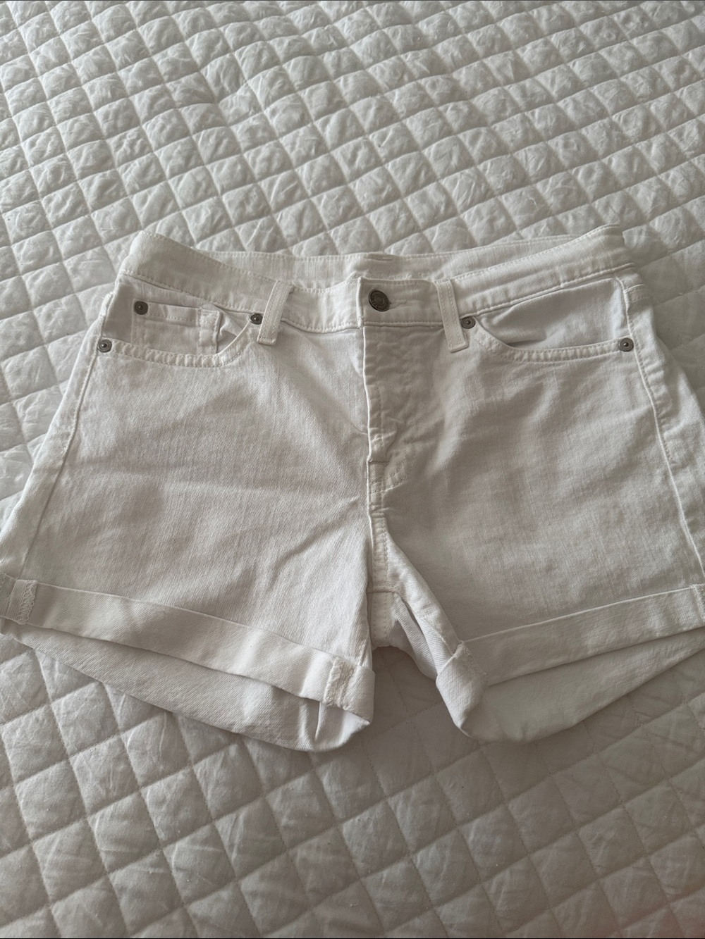 7 FOR ALL MANKIND white shorts Size 28 🤍❤️